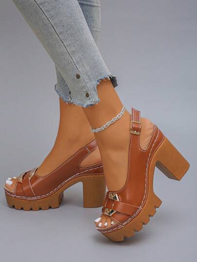 Sandales à talons hauts d'été pour femmes, grande taille, décoration métallique, talon épais, sandales sans dos, surpiqûres contrastées, semelle épaisse crantée, bout carré, bout ouvert, boucle réglable, style rétro, tenue de travail, marron, PU, printemp