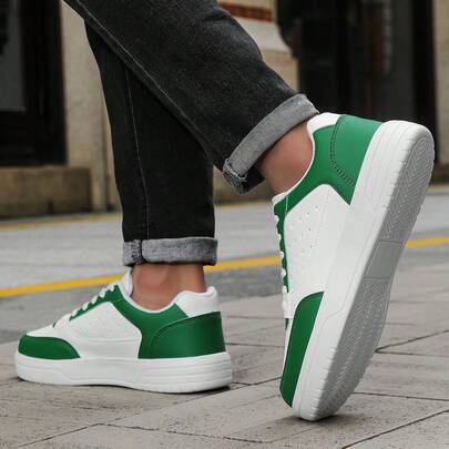 Baskets à semelle épaisse blanche et noire pour hommes, nouvelles chaussures de sport décontractées rétro 2026, chaussures basses polyvalentes pour le quotidien avec augmentation de la hauteur, chaussures à semelle épaisse style cookie, chaussures décontr