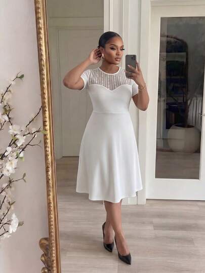 Robe d'été élégante grande taille de couleur unie avec patchwork en dentelle
