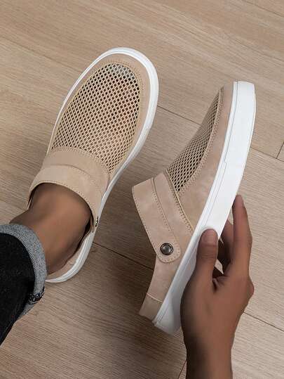 Sandales en maille de couleur unie pour hommes avec patchwork en microfibre, tige ajourée et bride arrière réglable, convenant pour les trajets, les voyages, la conduite et le port quotidien en été