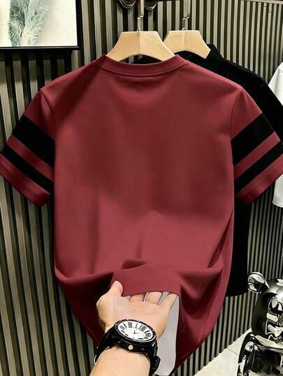 Manfinity Hypemode T-shirt classique à rayures avec logo cheval rouge & noir contrasté pour hommes