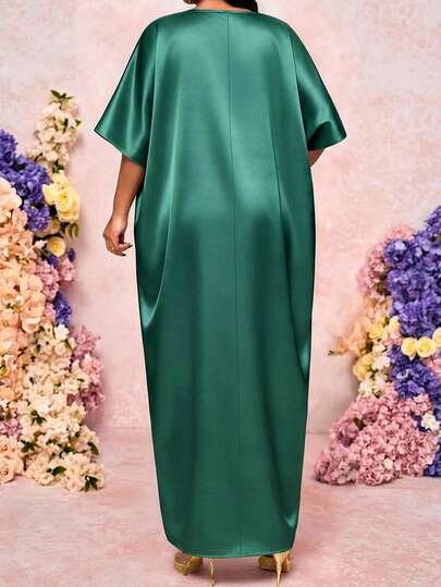 Robe longue élégante de style resort pour femmes grande taille, vert foncé en satin, chic, col en V, manches chauve-souris, caftan avec ornements, pour mariage formel, dîner d'été
