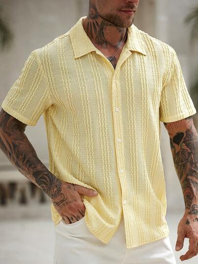 Manfinity RSRT Chemise de vacances décontractée pour hommes, style assorti INS avec un motif de plante verte texturé au crochet tricoté. Avec un parementé à boutons et une sensation élégante et romantique à la française. Chemise décontractée à imprimé flo