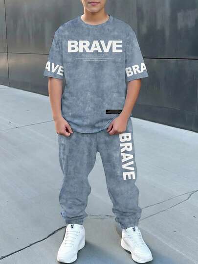 Ensemble T-shirt et pantalon long décontracté, confortable et minimaliste pour garçon préadolescent, col ras-du-cou, manches courtes, imprimé dégradé tie-dye classique et cool, imprimé graphique texte BRAVE, style beau et à la mode, adapté au printemps/ét