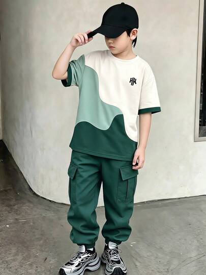 2 pièces Ensemble de tenue décontractée polyvalente pour garçons avec T-shirt à manches courtes imprimé éclaboussures et pantalon cargo fuselé, style élégant, convient pour les sorties, les vacances, les voyages, la photographie, nouvelle mode printemps/é