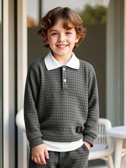 Ensemble 2 pièces pour garçons printemps/automne, chemise polo à manches longues 2 en 1 avec col contrasté blanc et texture à carreaux gris, et pantalon de survêtement décontracté assorti à carreaux texturés avec poignets, tenue académique de style japona