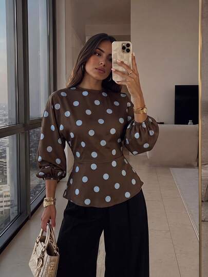 Firerie Blouse pour femme, style minimaliste élégant, romantique et décontracté, pour trajets urbains, mode polyvalente, marron café à pois, col rond, manches chauve-souris longues, taille cintrée avec lien en X, coupe régulière, tenue d'enseignante, pour