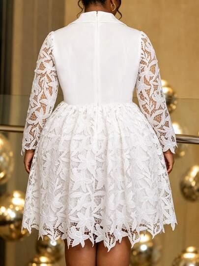 Robe A-line blanche grande taille avec dentelle florale ajourée, col à revers, manches longues, boutons décoratifs, élégante, formelle, pour église, invitée de mariage, tenue d'automne pour femmes