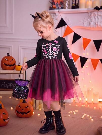 1 pièce Robe en maille à manches longues thème Halloween pour filles, col rond noir, corps imprimé avec imprimé squelette de dessin animé rose & blanc, décoré de nœuds, cœurs, bonbons, étoiles motifs mignons, manches continuant le même imprimé d'os, amusa
