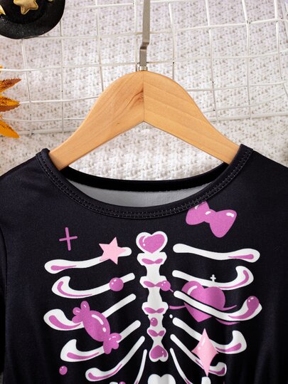 1 pièce Robe en maille à manches longues thème Halloween pour filles, col rond noir, corps imprimé avec imprimé squelette de dessin animé rose & blanc, décoré de nœuds, cœurs, bonbons, étoiles motifs mignons, manches continuant le même imprimé d'os, amusa