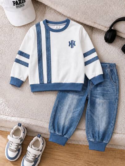Ensemble sweat-shirt pour garçons (petit) avec imprimé rayures verticales bleu faux denim sur le corps, deux rayures bleues sur les manches, logo lettre bleu simple sur la poitrine gauche, poignets côtelés, coupe ample, style sweat-shirt sweat-shirt, pant