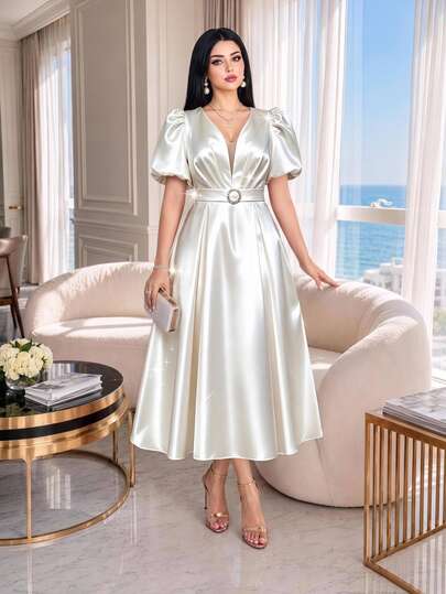 Robe Grande Taille Style Français Années 70 Élégante Satin Doux Boucle Métallique Taille Froncée Mariage Formel Mère de la Mariée Soirée Fête Tout Blanc Été