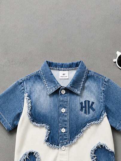 Ensemble de chemise pour jeunes garçons, chemise à manches courtes avec col à revers, imprimé effet denim à motif géométrique, associée à un short assorti, style vintage américain, style streetwear cool, convient pour les sorties, les déplacements, les te