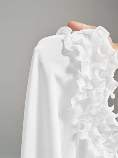 Zivah Robe moulante blanche élégante pour soirée avec encolure en V, volants, dos nu, adaptée pour le printemps/été - Soirée